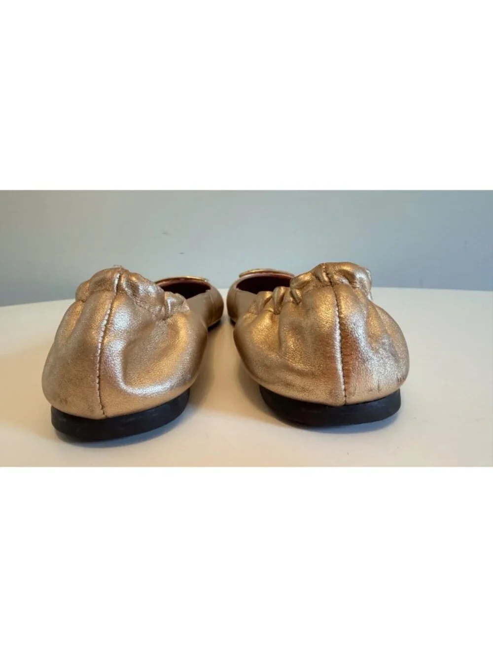 Lilly Pulitzer Gold Ballet Flats With Logo Emblem Size 7.5M Leather Upper